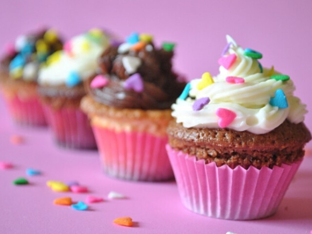 Egyszerű cupcakes. Multicooker Cupcakes: Egyszerű receptek