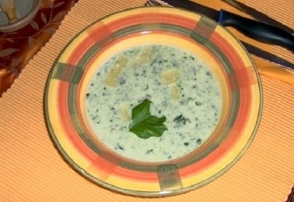 Bazsalikomleves parmezánnal-image