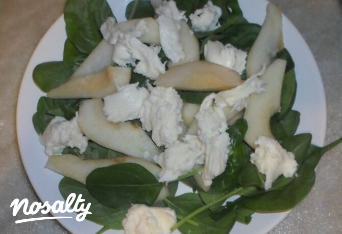 Mozzarellás-körtés saláta