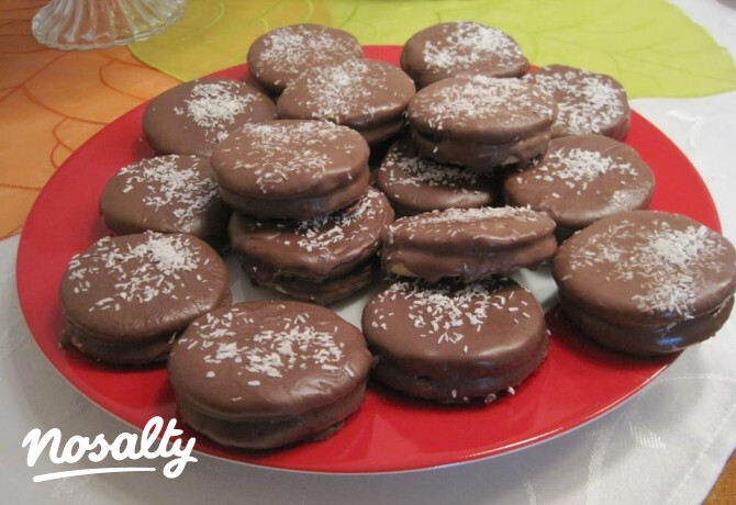 Málnalekvárral töltött mandulás linzer