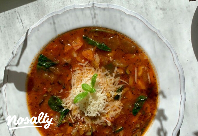 Mindent bele minestrone