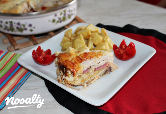 Lila hagymás-húsos torta sajtosan