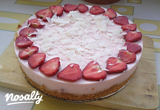 Kókuszos epertorta