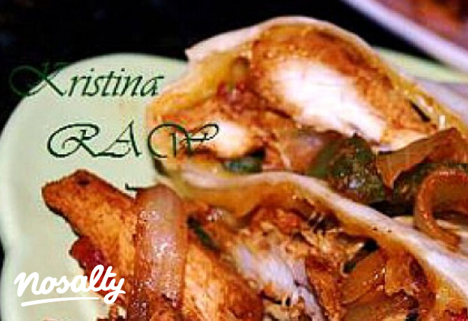 Hagymás csirke fajitával fűszerezve
