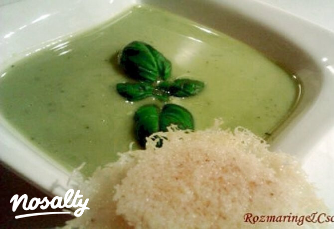 Zöldborsókrémleves parmezán ropogóssal