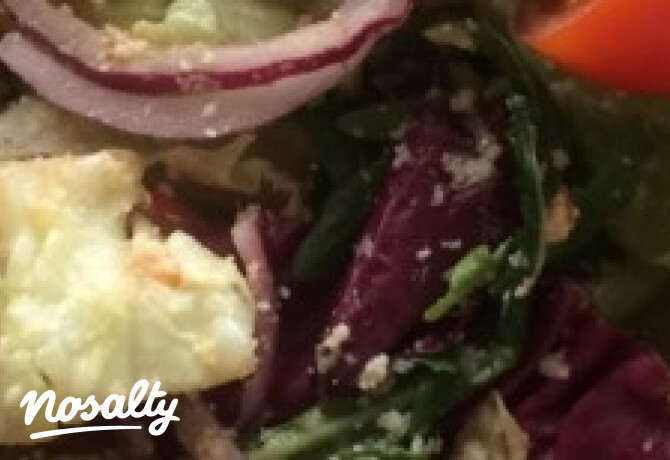 Parmezános saláta mandulás rántott hússal