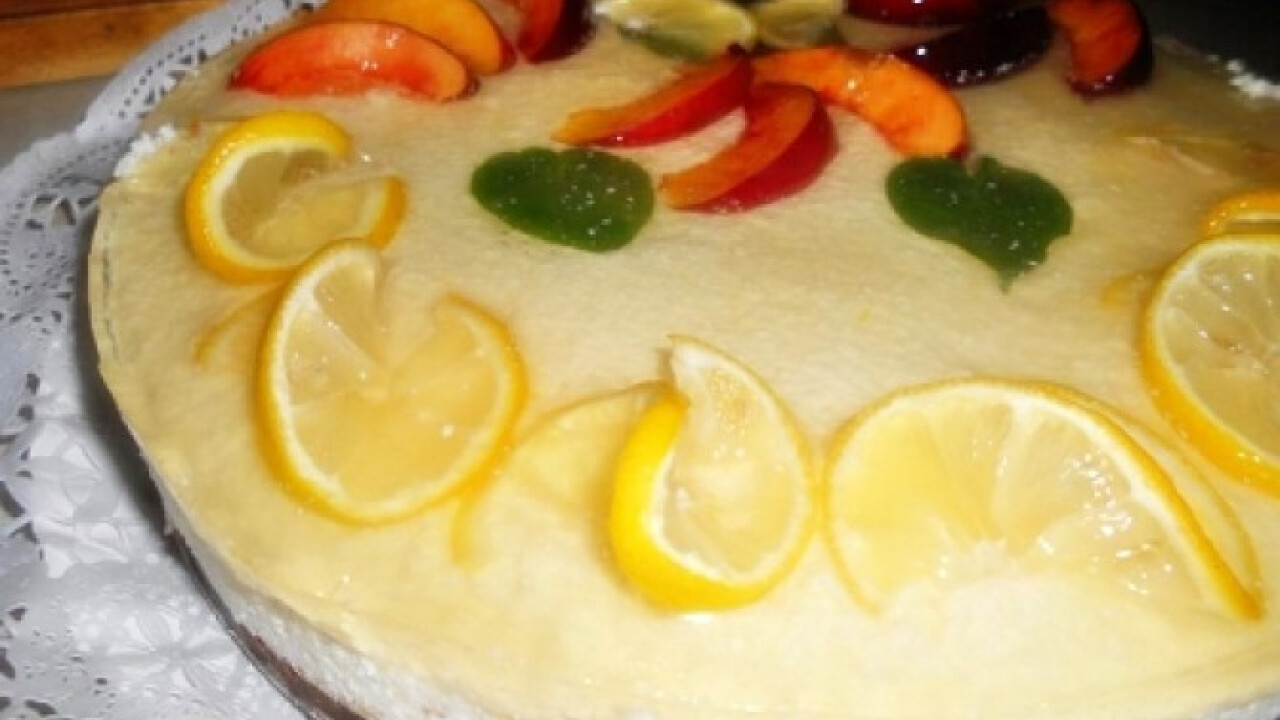Ricottatorta nektarinnal és citrommal