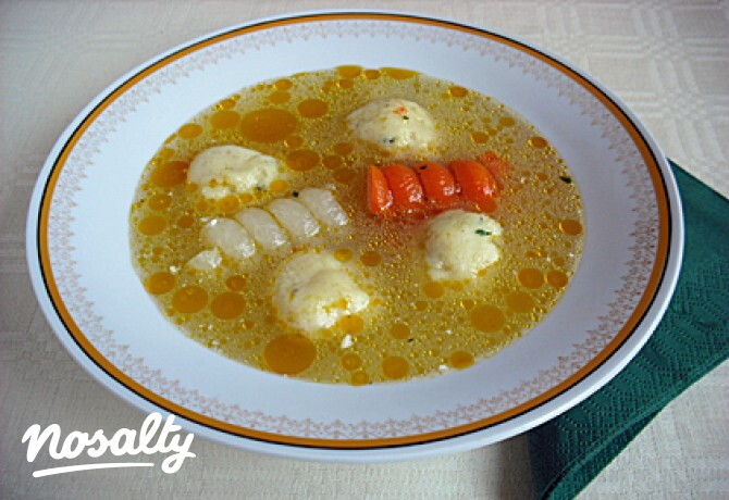 Karalábéleves krumpligombóccal
