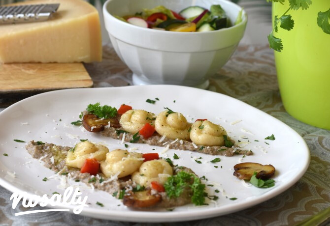 Ezen a képen: Ricottás gnocchi gombaszósszal