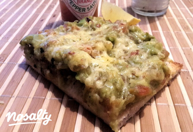 Avokádó salsa pirítóssal
