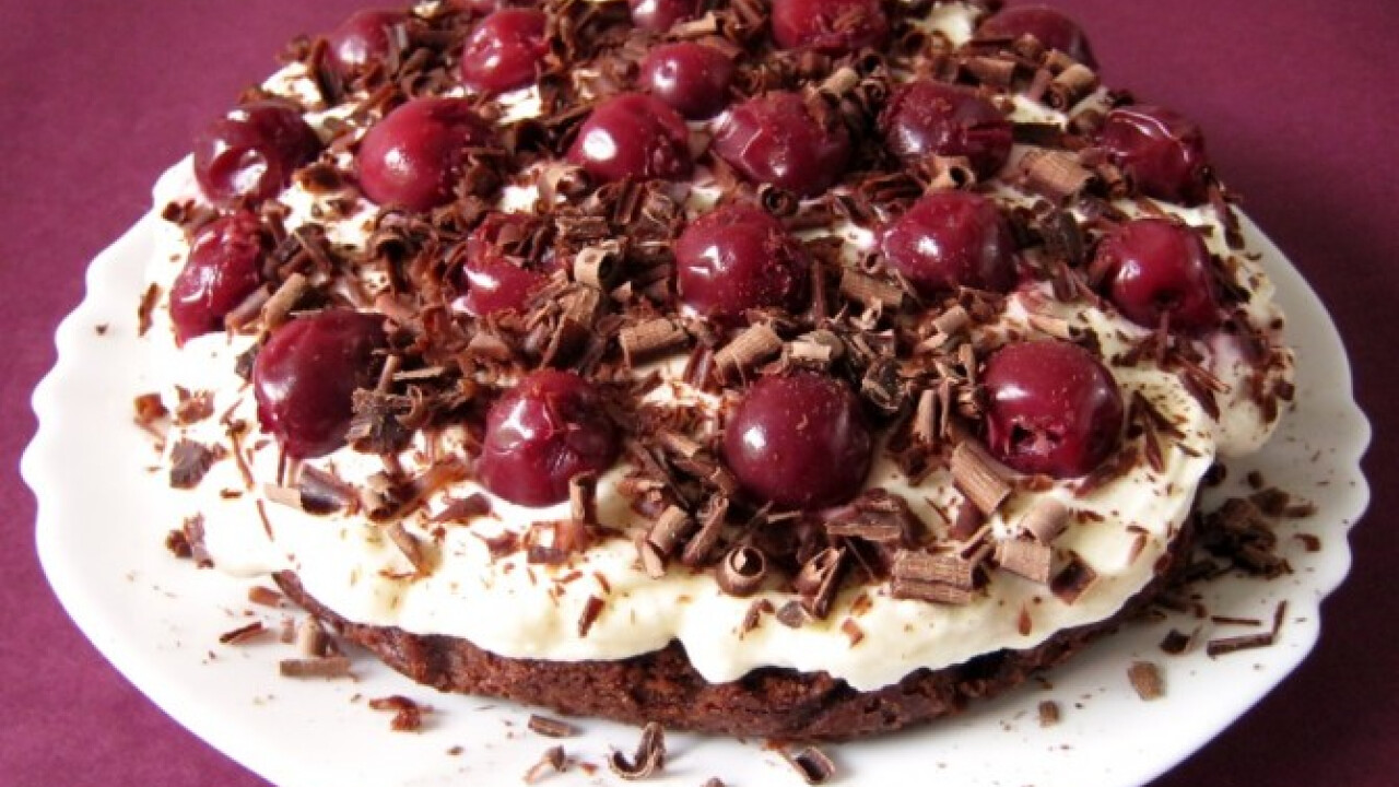 Feketeerdős brownie torta