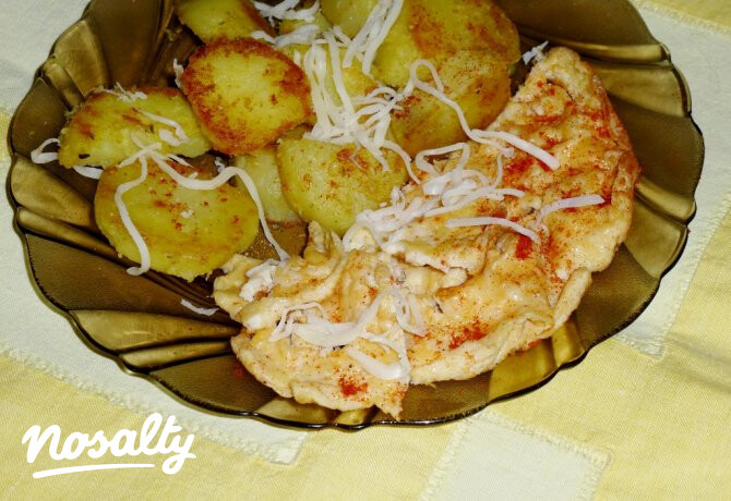 Fűszeres lében főtt krumpli sajtos rántottával