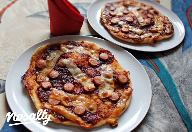 Focaccia magyarosan paradicsomszósszal és virslivel
