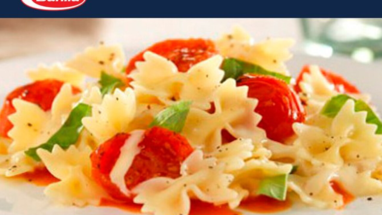 Mini farfalle tészta koktélparadicsommal és mozzarellával