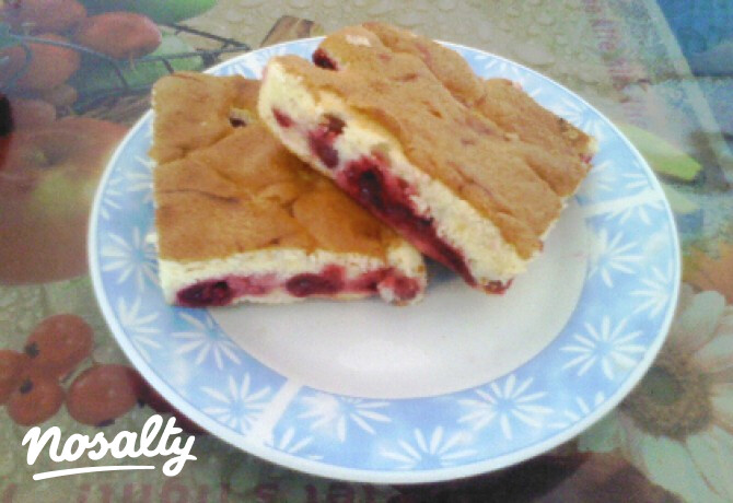 Joghurtos-meggyes pite