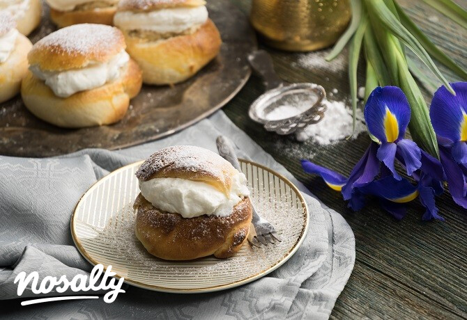 Semlor - marcipános, tejszínhabos zsemle