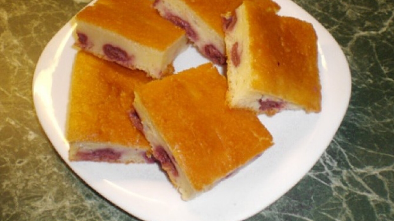 Joghurtos-meggyes sütemény