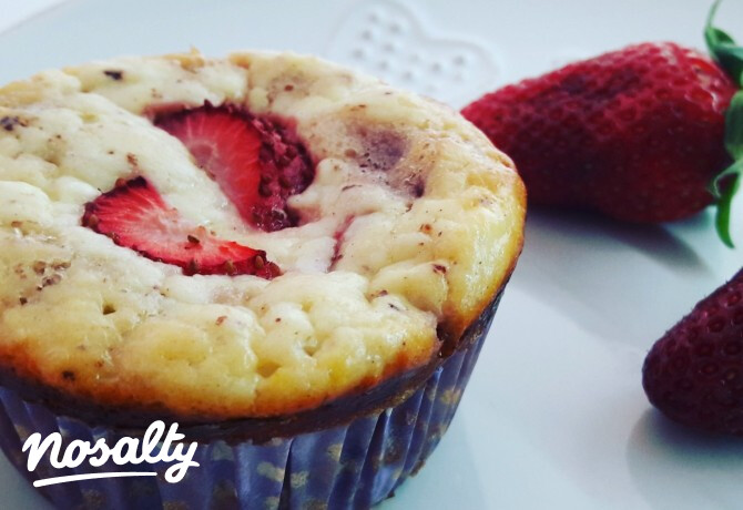 Cukormentes proteines túrókrémmel töltött epres muffin