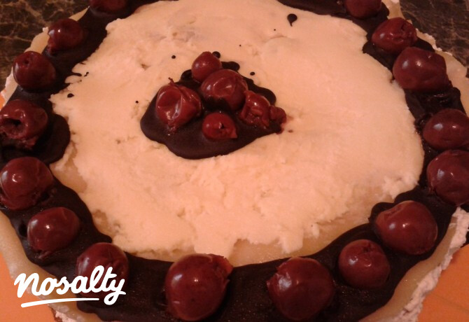 Fehér lúdláb torta marcipánnal