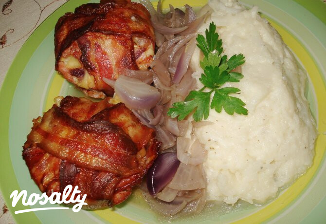 Húsmuffin lilahagyma chutneyval és karfiolpürével