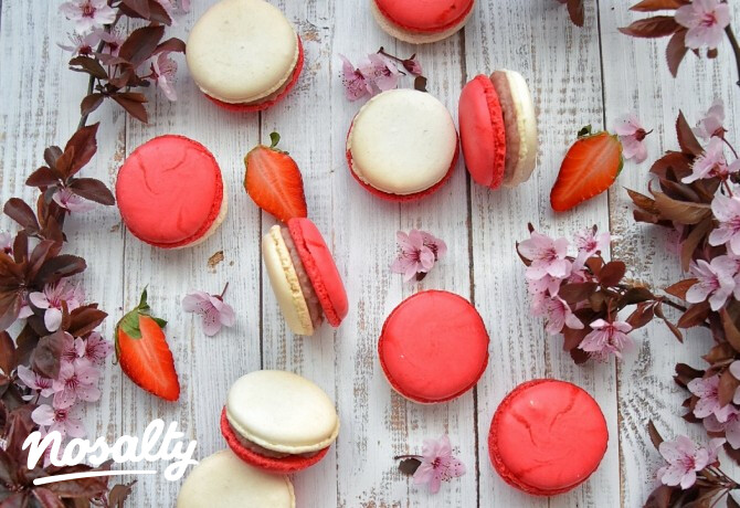 Málnás-marcipános vörös bársony macaron