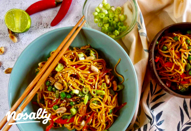 Csípős zöldséges noodle