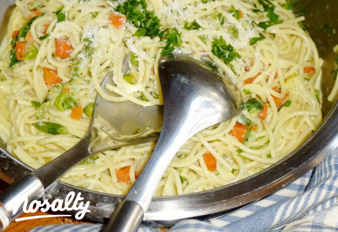 Villámgyors spagetti tejszínes zöldséggel