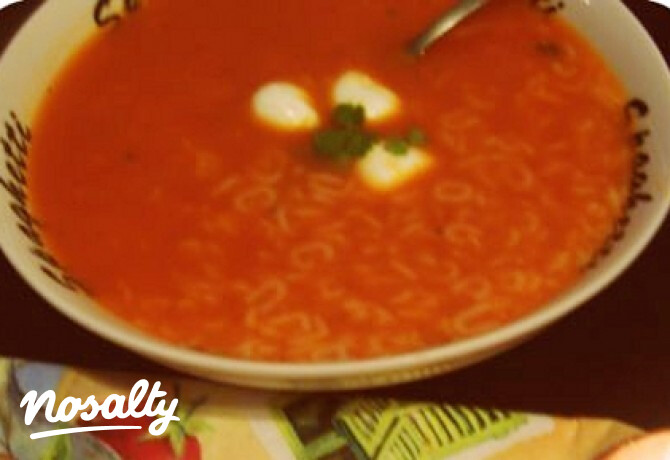 Paradicsomleves mozzarellával