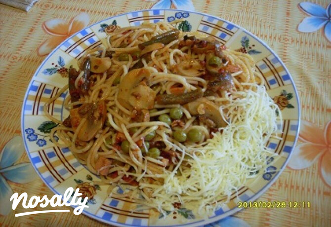 Gombás-zöldbabos-borsós szósz spagettivel