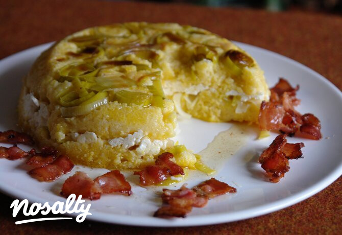 Túróval és póréval rakott polenta