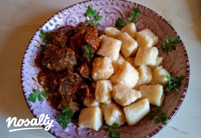Hosszan főtt marhapofapörkölt gnocchival