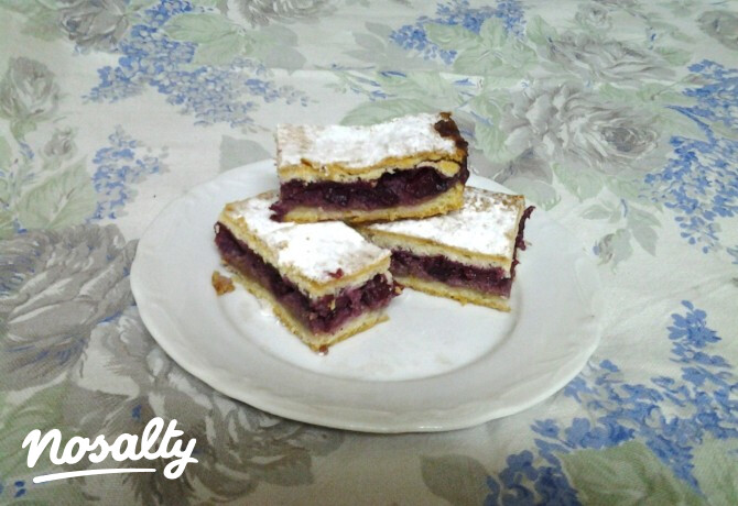Meggyes diós szelet