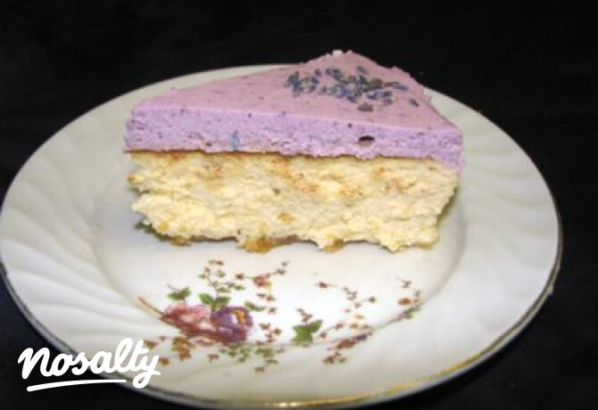 Mézes-áfonyás levendula-sajttorta