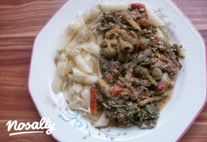 Tejszínes lazacos zöldspárgás gombás spenótos penne