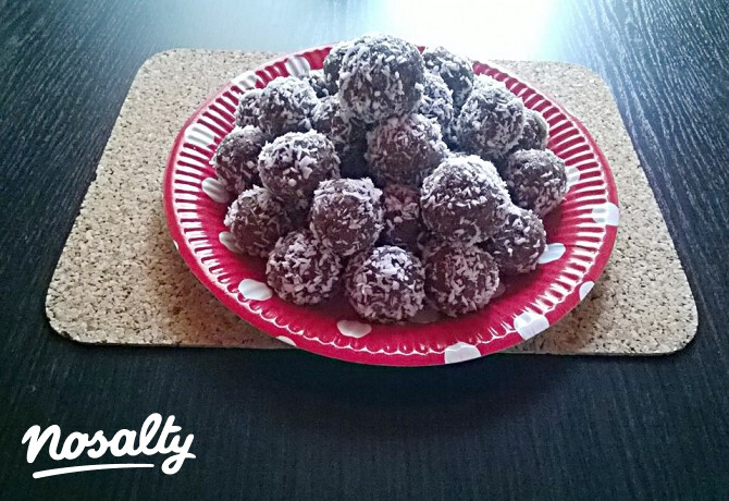 Meggyes kókuszgolyó ahogy Nórci készíti