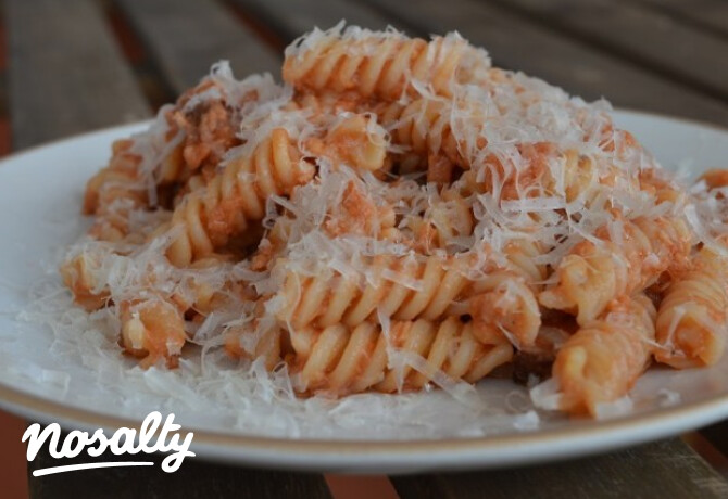 Paradicsomos-tonhalas fusilli