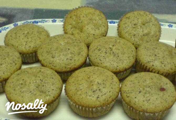 Meggyes-csokis muffin meggylekvárral