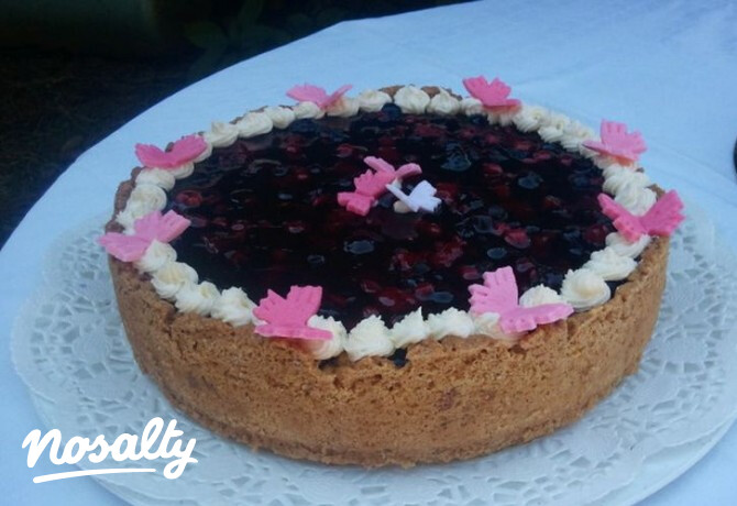 Tejfölös erdei gyümölcs torta