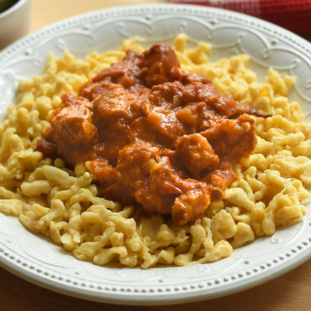 Ezen a képen: Sertéspörkölt