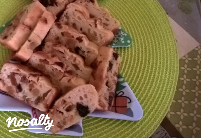 Aszaltgyümölcsös püspökkenyér