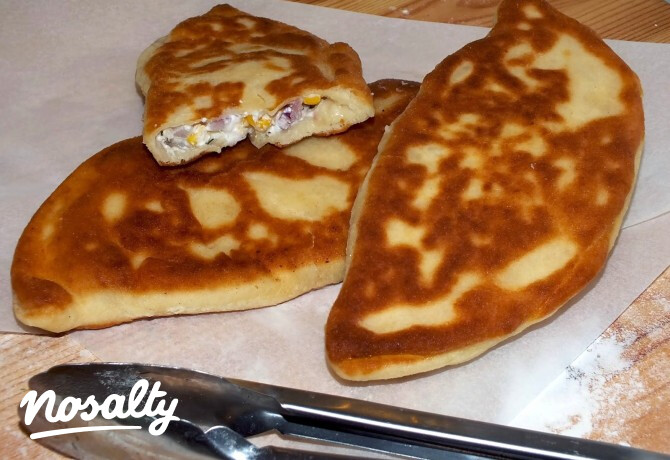 Juhtúróval töltött olajban sült lepény