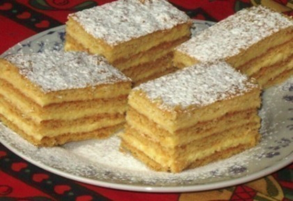 Klasszikus Mezes Kremes () Klasszikus Mezes Kremes