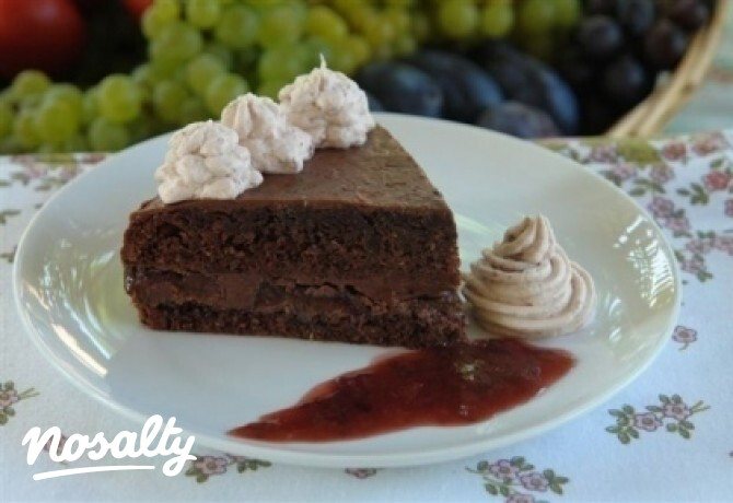 Kakaós-diós torta szilvával