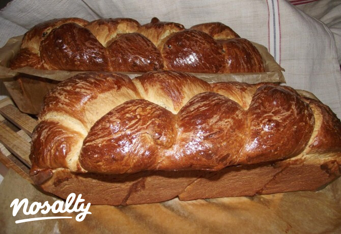 Vajas fonott mazsolás kalács Gourmandtól