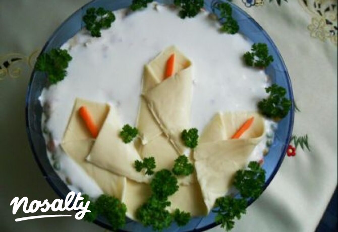 Virág díszítésű sonkasaláta