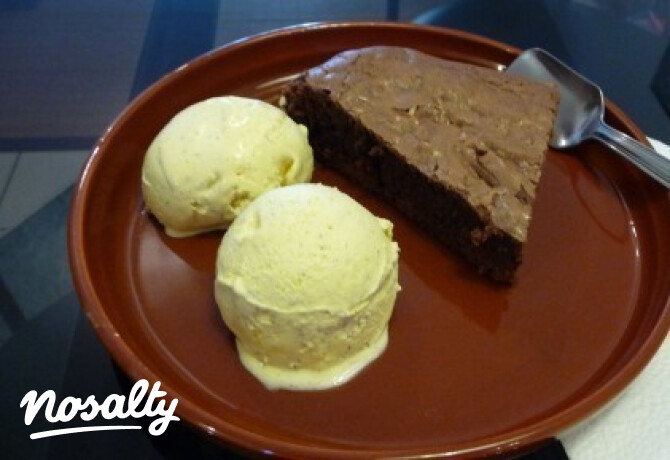 Brownie erdei gyümölccsel vagy aszalt szilvával