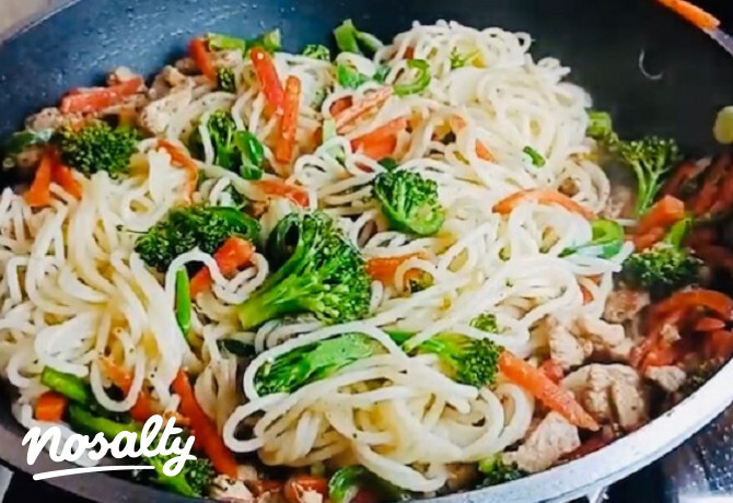 Brokkolis-csirkemelles spagetti