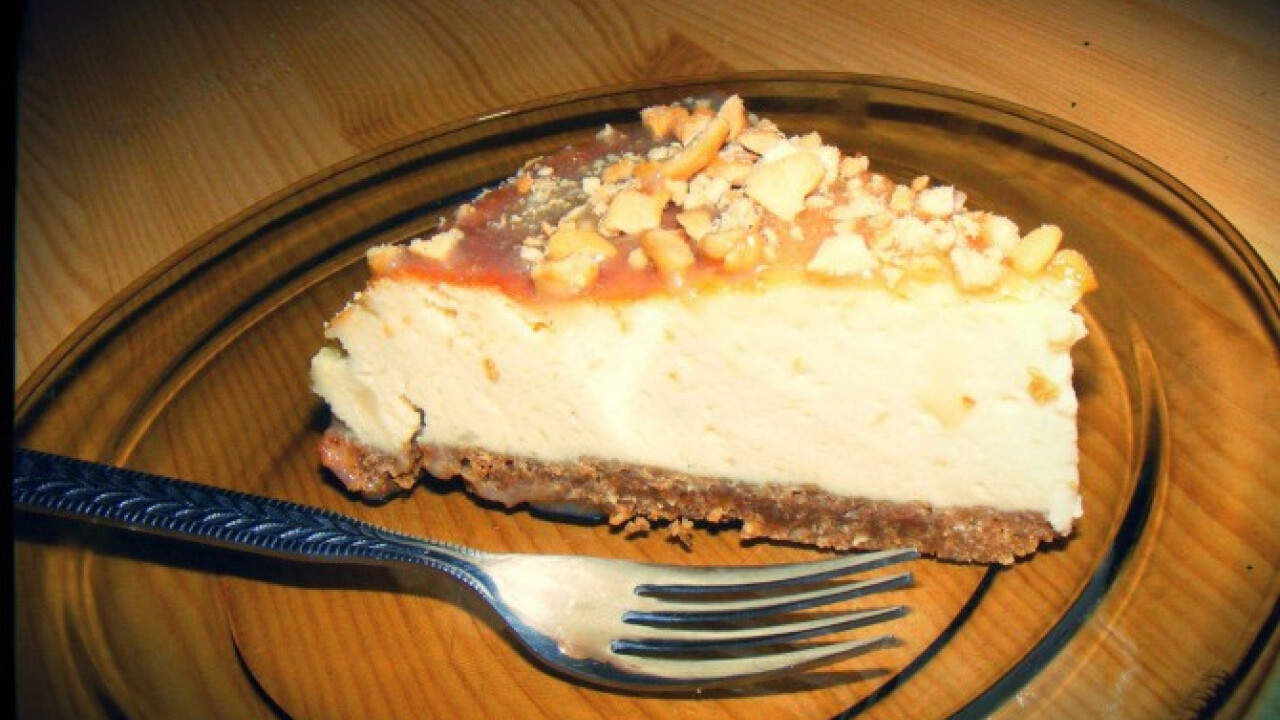 Karamellás-kesudiós amerikai sajttorta