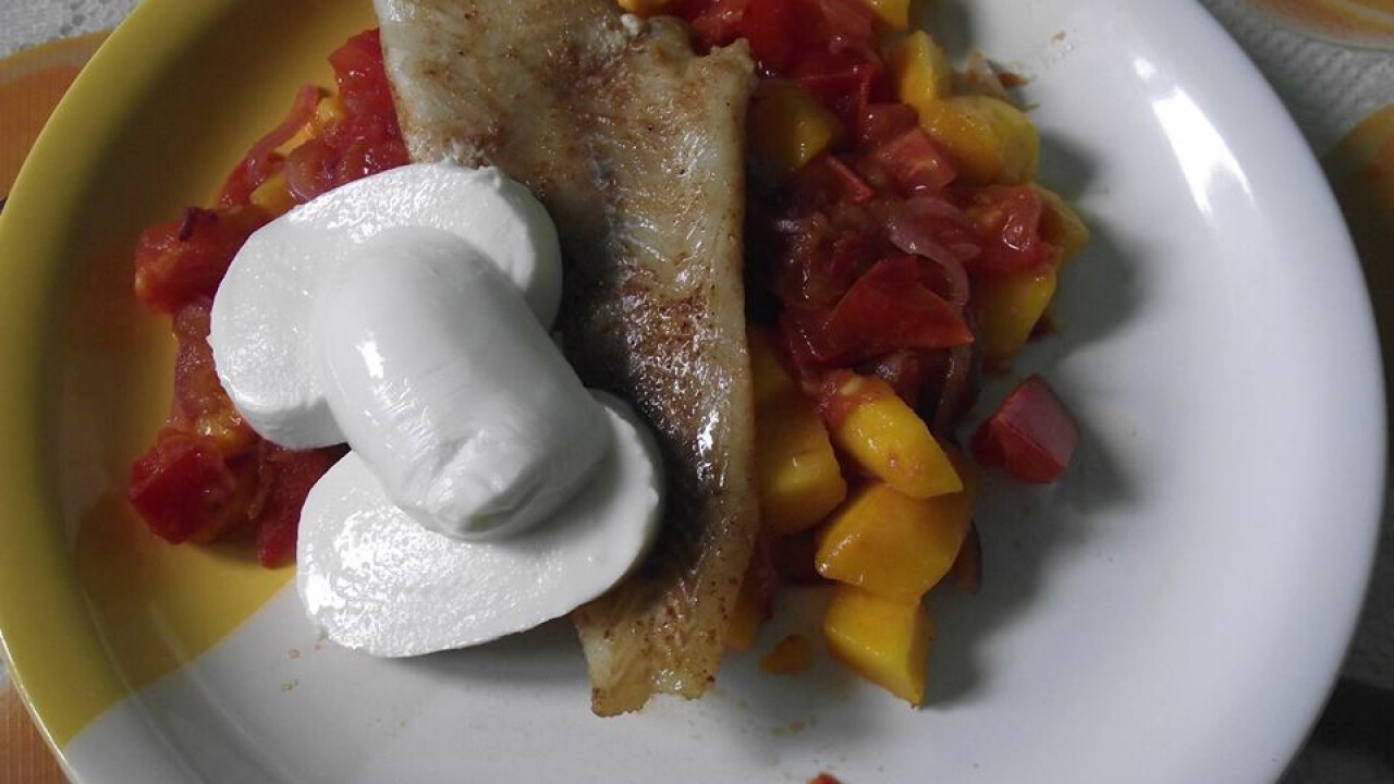 Tengeri hal mangós mozzarellával