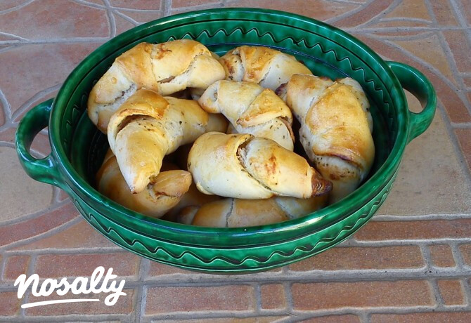 Sonkás-tárkonyos kifli élesztő nélkül